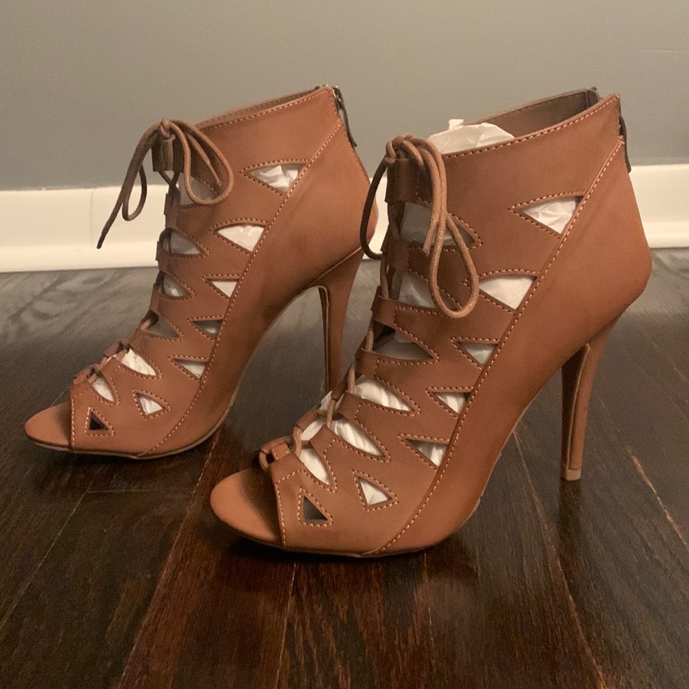 NEVER BEEN WORN!! Brand New Chinese Laundry Z Lady Day Lace Up Heels